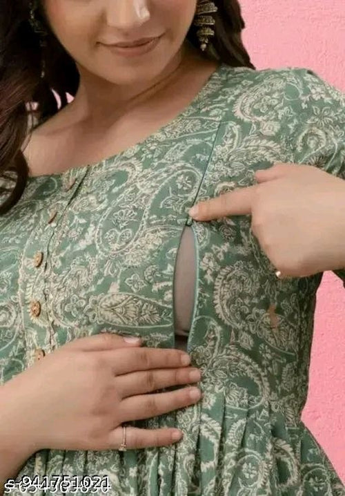 woman feeding kurti\maternity