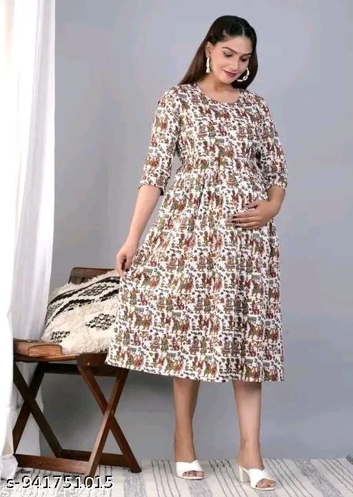 woman feeding kurti\maternity