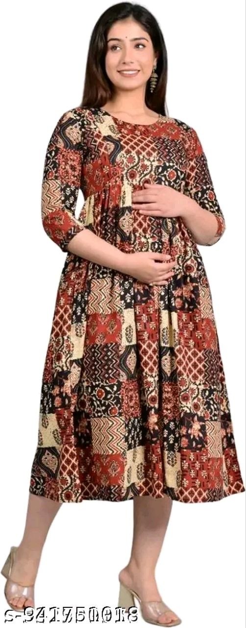 woman feeding kurti\maternity