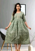 woman feeding kurti\maternity