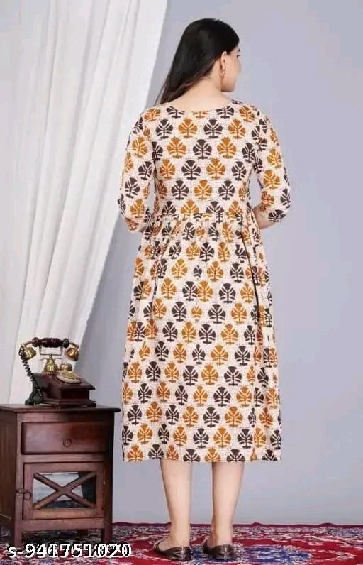 woman feeding kurti\maternity