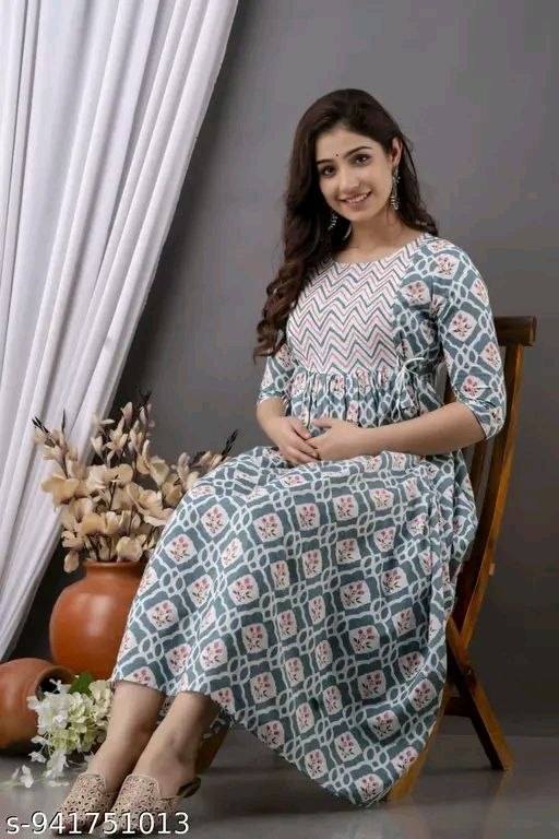 woman feeding kurti\maternity